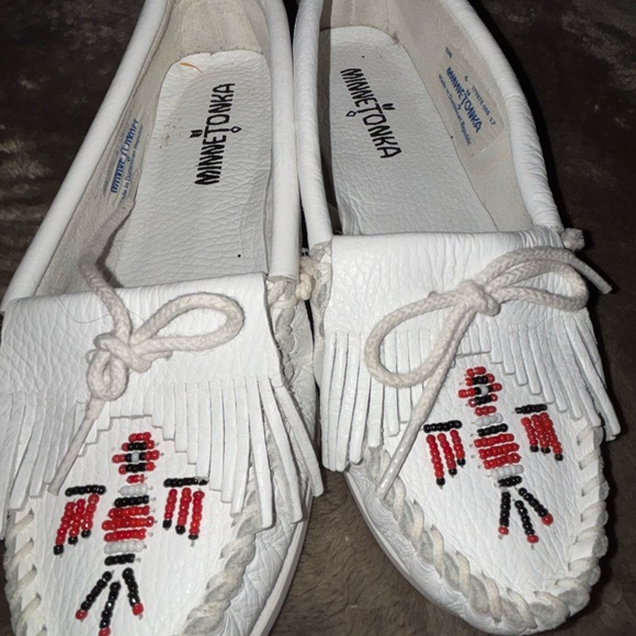 MINNETONKA MOCCASINS!! 2 PAIRS WITH EXTRA BONUS PAIRS - Picture 3 of 14
